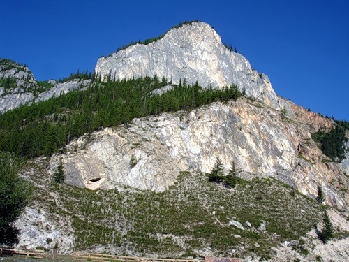 Гора Ак-Бом (Белый Бом)